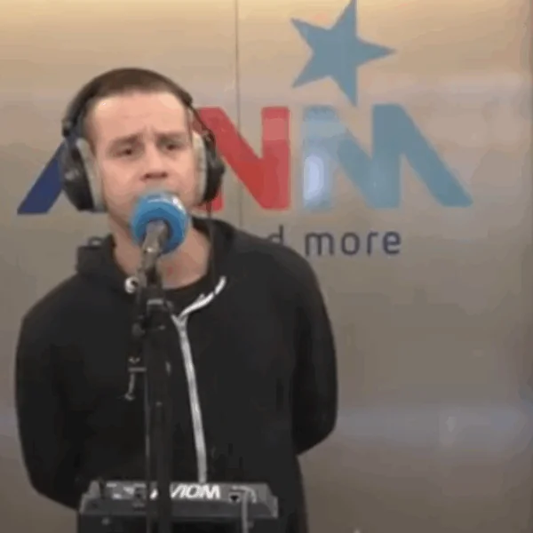 Zov&eacute;&eacute;l moet je aftikken voor een optreden van Sam Gooris: &lsquo;Hallo?!&rsquo;