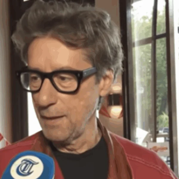 Herman Brusselmans eerlijk over leven met 33 jaar jongere vriendin: &lsquo;Daar zit ik dan &rsquo;s nachts alleen&rsquo;