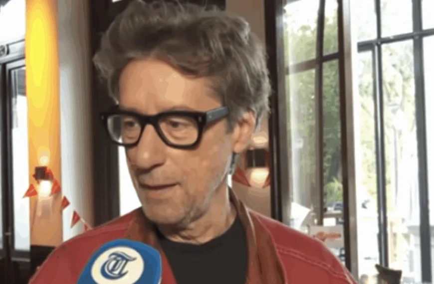 Herman Brusselmans eerlijk over leven met 33 jaar jongere vriendin: &lsquo;Daar zit ik dan &rsquo;s nachts alleen&rsquo;