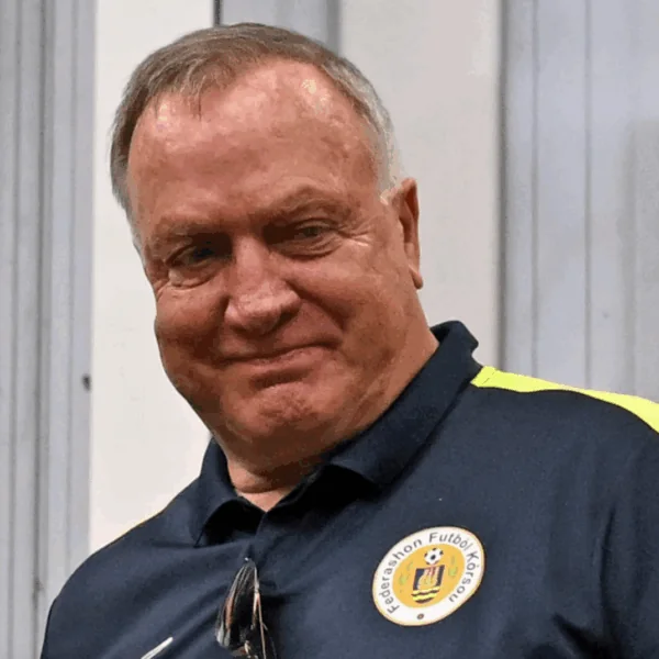 Dick Advocaat krijgt vreselijk nieuws te horen, vliegt halsoverkop naar Nederland