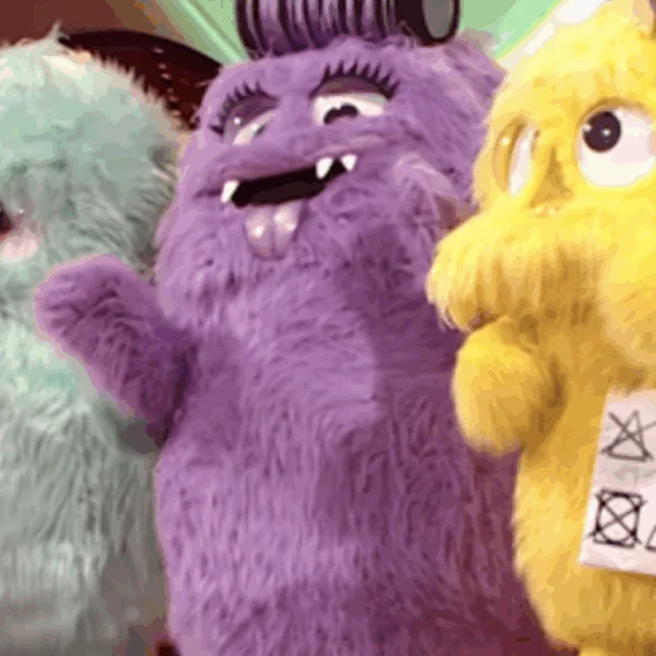 De Drie Pluisjes in The Masked Singer zorgen voor kippenvel: ‘Zitten deze drie onder de pakken?’