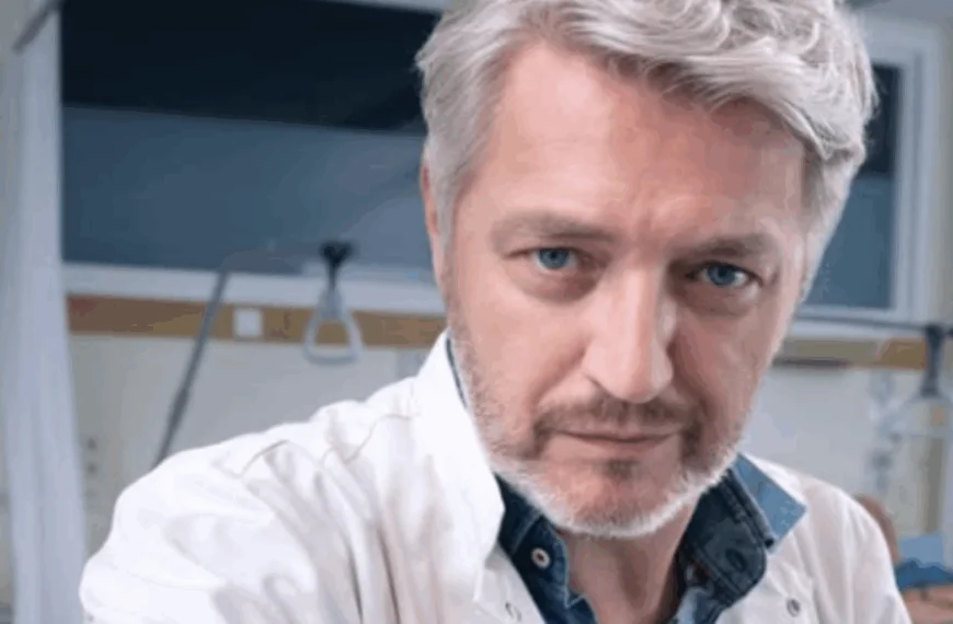 K&uuml;rt Rogiers onthult bizarre wending in seizoensfinale Familie: &acute;Mocht ik eigenlijk niet zeggen&acute;