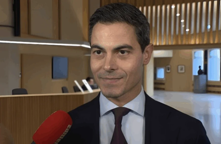 Rob Jetten in crisis: premierschap wankelt &ndash; &lsquo;Belerend mannetje&rsquo;