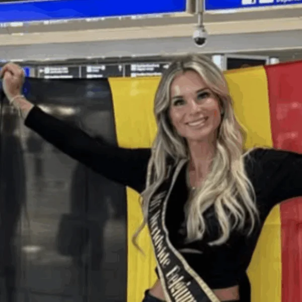 Belgische blonde stoot verovert de wereld: &lsquo;Deborah Serrien wint Mrs Worldwide 2025!&rsquo;