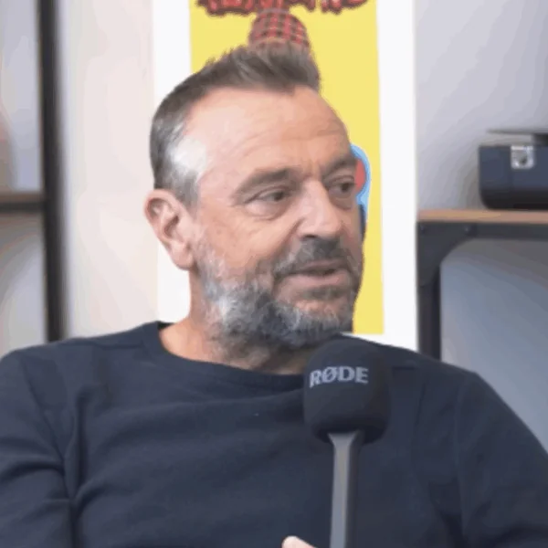 Tom Waes choqueert met uitspraken over 20 jaar jongere vriendin: &lsquo;Moeten we dit wel doen&rsquo;