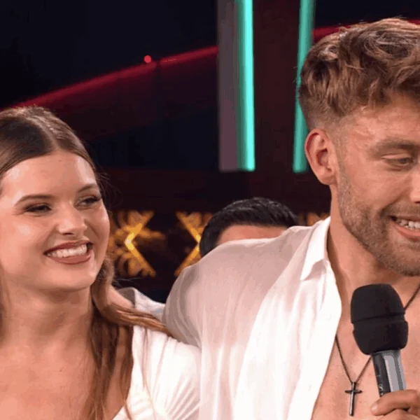 Publiek roept om kus tussen Ward en Yulia… en dan gebeurt dít