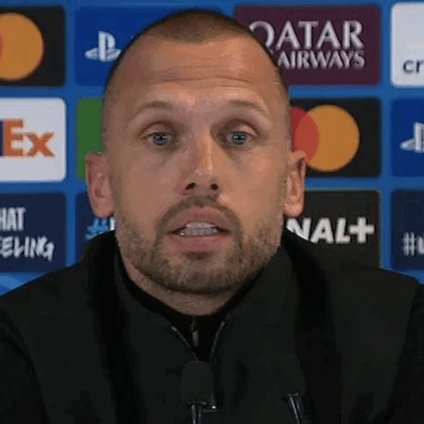 John Heitinga per direct ontslagen door Ajax, dit wordt zijn opvolger