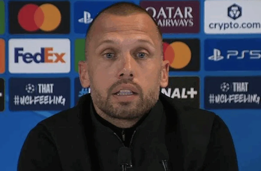John Heitinga per direct ontslagen door Ajax, dit wordt zijn opvolger