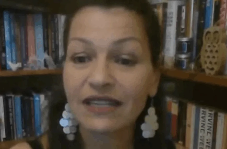 Bekende paragnost waarschuwt: &rdquo;Zet vanaf DEZE datum de kerstboom pas op, anders roep je onheil over jezelf af&rdquo;