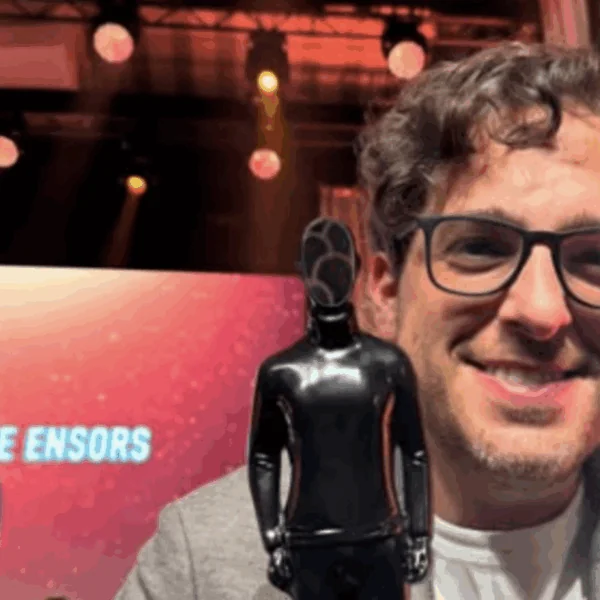 Acteur Jelle De Beule kapot van verdriet: &lsquo;Tweelingzus veel te jong overleden&rsquo;