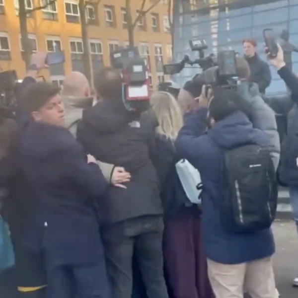 Eerste (heftige) beelden van Marco Borsato buiten de rechtbank