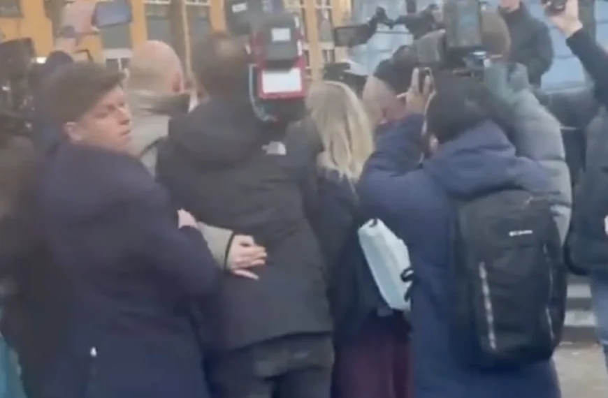 Eerste (heftige) beelden van Marco Borsato buiten de rechtbank