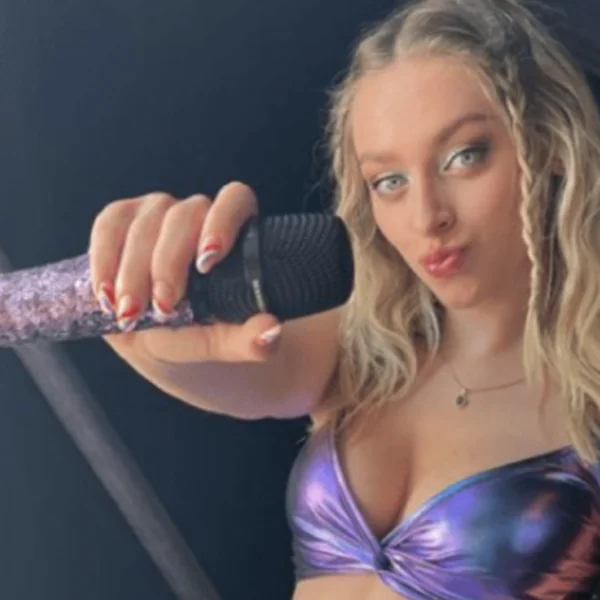 Zangeres Camille krijgt heftig probleem: ´Fans reageren geschokt´