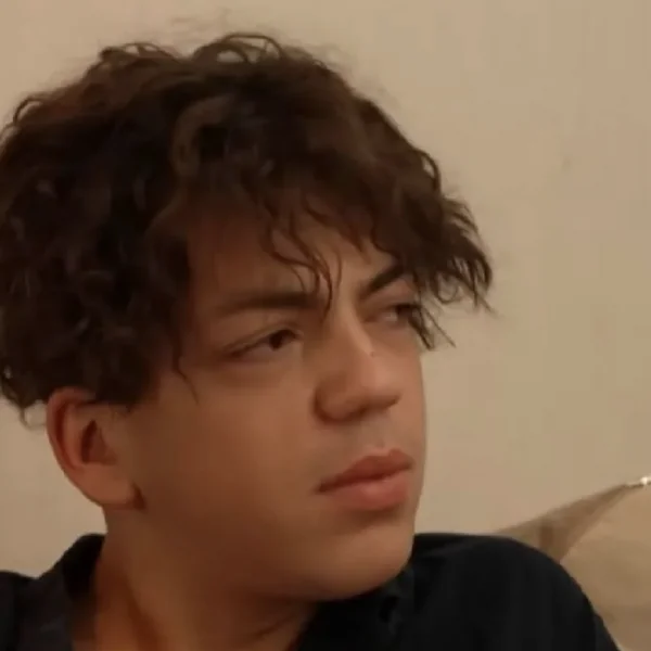 Zoon Andy van der Meijde maakt bekend wie zijn echte vader is en zorgt voor shock