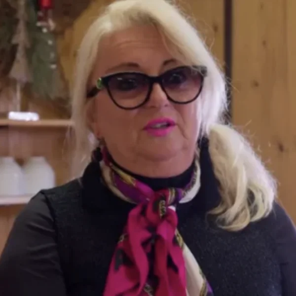 Mama Mo slaat weer toe: Doet iets waar Mike en zijn nieuwe vriendin van schrikken