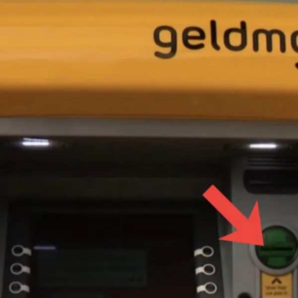 Pas op bij de geldautomaat: zie je dit, pin dan nooit, vooral niet in het buitenland