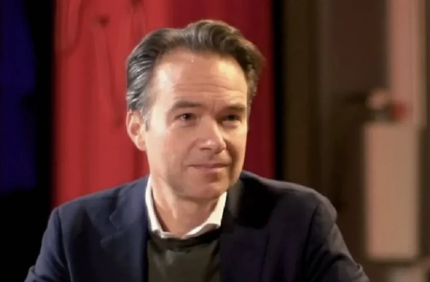 Triest nieuws: Hierom is RTL-nieuwslezer Antoin Peeters al wekenlang afwezig