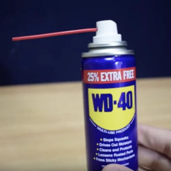 14 geheime manieren om WD-40 &oacute;&oacute;k voor te gebruiken in het huis