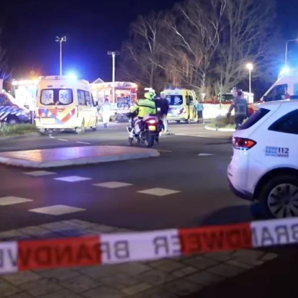Auto rijdt in op toeschouwers lichtjesparade in Nunspeet: Meerdere zwaargewonden