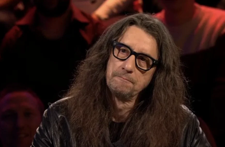 “Ik wil mezelf niet laten besmeuren” – Herman Brusselmans (68) stopt definitief als jurylid van De slimste mens ter wereld: “Dit voelt onethisch”