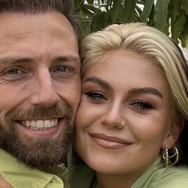 ULTIEM GELUK: Roxeanne Hazes deelt heel mooi babynieuws