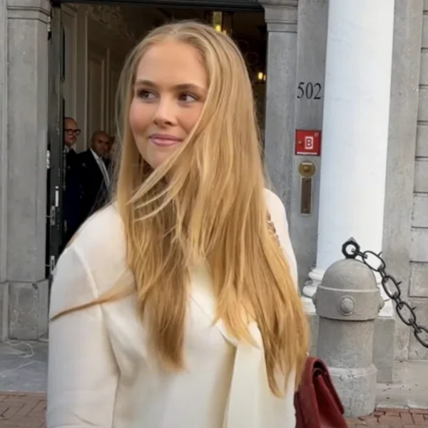 Prinses Amalia wekt verbazing met ‘diepe decolleté’: ‘Een goede ontwikkeling!’