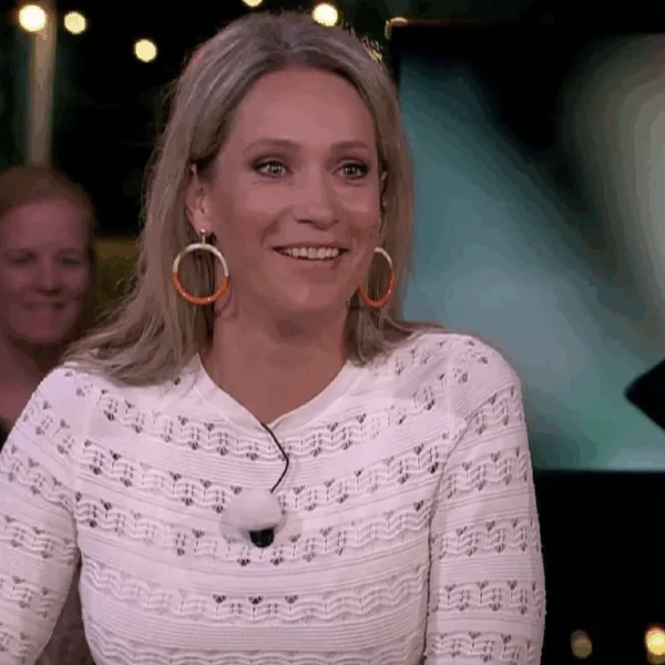 Foto&rsquo;s van H&eacute;l&egrave;ne Hendriks in strakke broek zorgen voor ophef