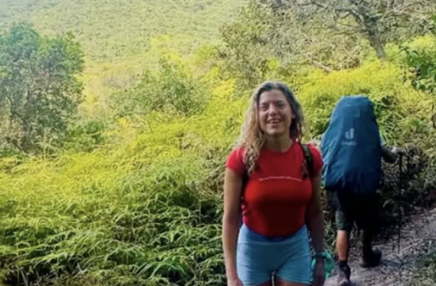 Eindelijk is het zo ver: &acute;Ella Leyers toont voor het eerst haar vriend&acute;