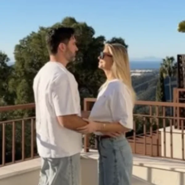 Metejoor en Celine Van Ouytsel delen romantische vakantiebeelden: &acute;Een sprookje!&acute;