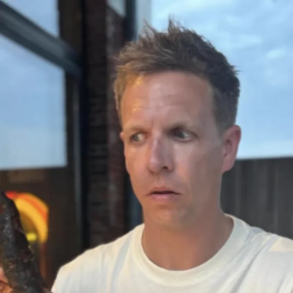 James Cooke verrast met totaal nieuwe look: &lsquo;Mensen herkennen mij niet meer&rsquo;