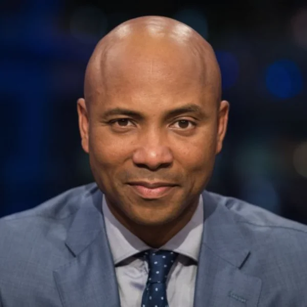 Nieuwe jonge vriendin voor Humberto Tan: &lsquo;Zoenend gespot met deze dame in park&rsquo;