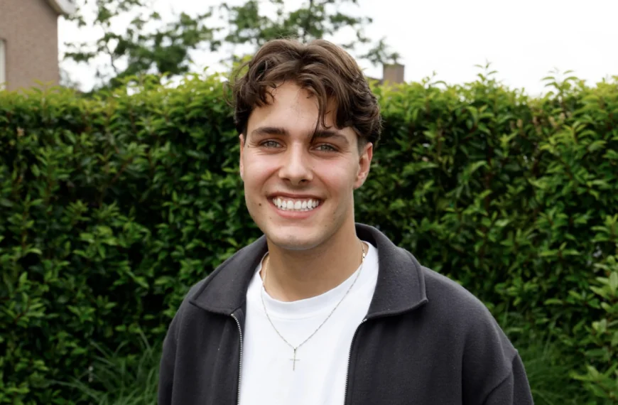 Frans Bauer jr. heeft een nieuwe vriendin en die komt bekend voor &ndash; Zij is een nieuwe, jonge actrice