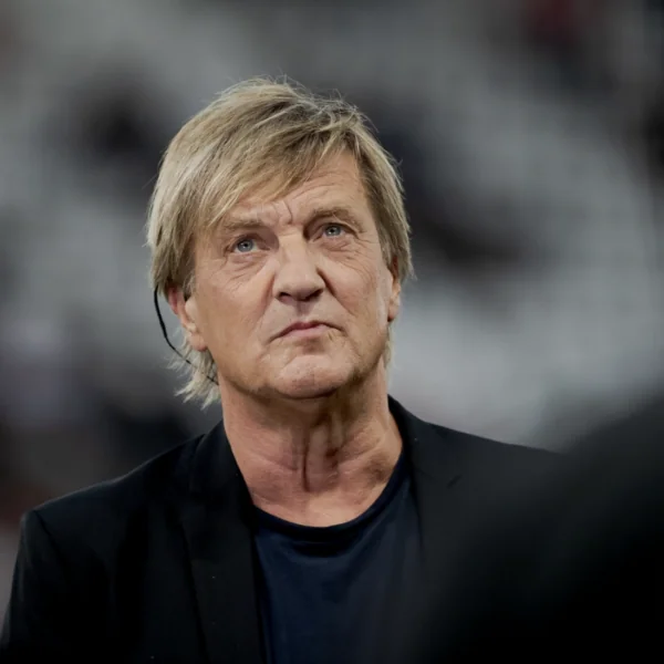 Onze gedachten zijn momenteel bij de Wim Kieft (63): “Kan niet meer lopen”