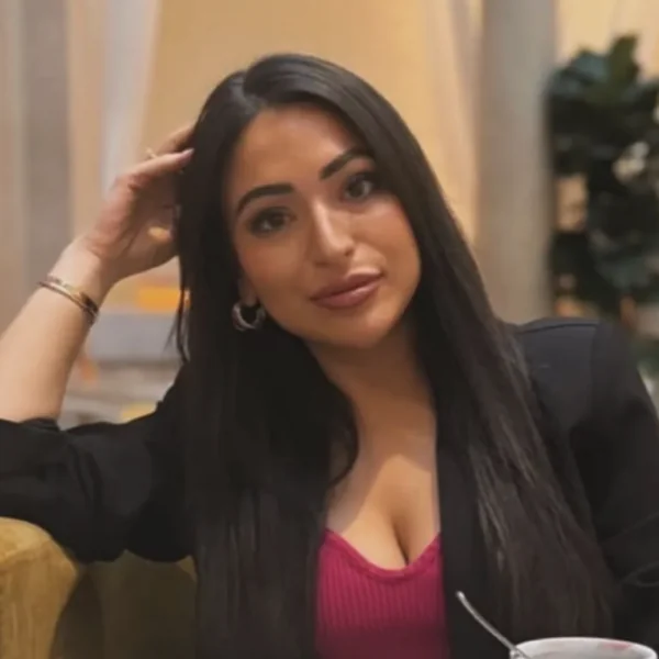 Lale G&uuml;l op vakantie maakt even een video en deelt dit met iedereen