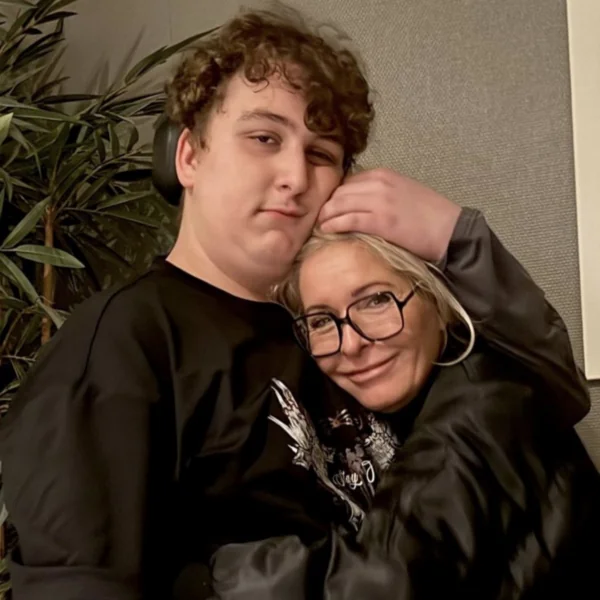 Groot nieuws: Frans Bauer lanceert gloednieuw tv-programma &ndash; zoon Lucas Bauer maakt voor het eerst zijn televisiedebuut