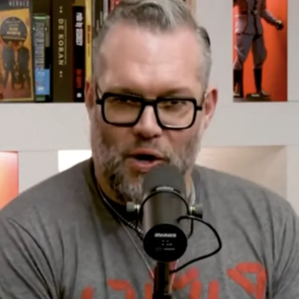 Met dit middeltje is Alex Agnew 7 kilo afgevallen: &acute;Is niet voor iedereen&acute;