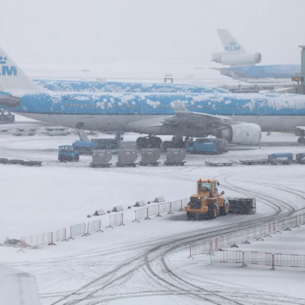 Eindelijk duidelijkheid: DIT is de echte reden van annuleringen en vertragingen op Schiphol