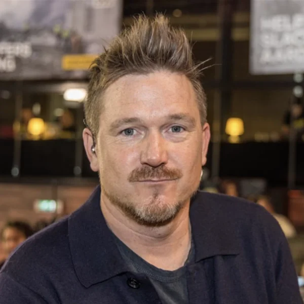 Johnny de Mol kondigt groot nieuws aan: &lsquo;Dit is niet te bevatten&rsquo; &ndash; Het slaat in als een bom