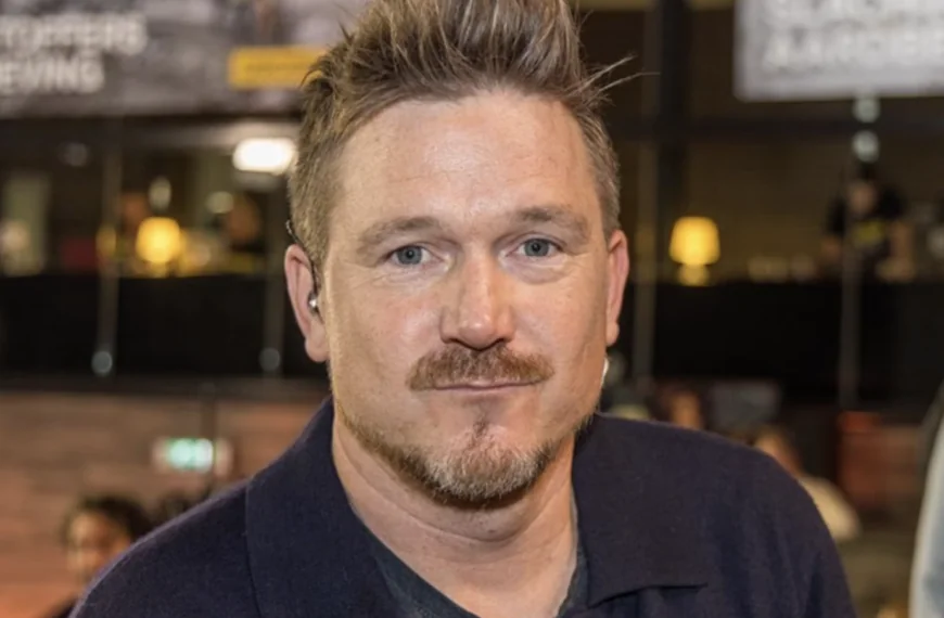 Johnny de Mol kondigt groot nieuws aan: &lsquo;Dit is niet te bevatten&rsquo; &ndash; Het slaat in als een bom