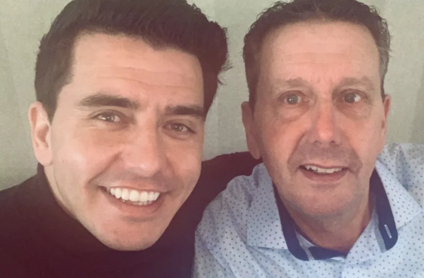 Vader van Jan Smit verschijnt voor het eerst en onthult schokkend geheim over zijn zoon