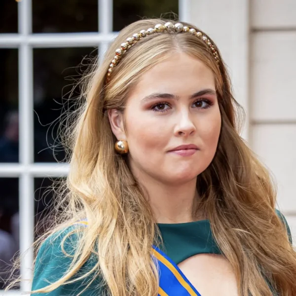 Amalia en prins Boris stappen huwelijksbootje in