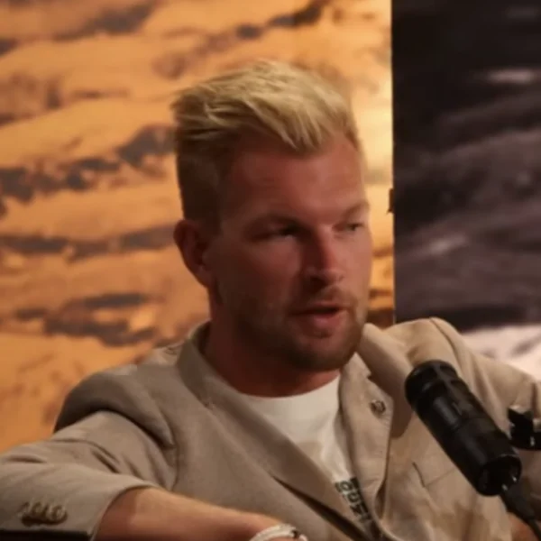 Ruben Van Gucht verklapt bizarre reden waarom zijn kostuums altijd maatje te klein zijn: &acute;Ga niet veranderen&acute;