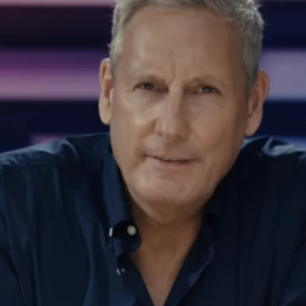 Gert Verhulst maakt spectaculaire terugkeer op televisie: &acute;Op zoek naar geld&acute;