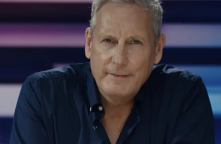 Gert Verhulst maakt spectaculaire terugkeer op televisie: &acute;Op zoek naar geld&acute;