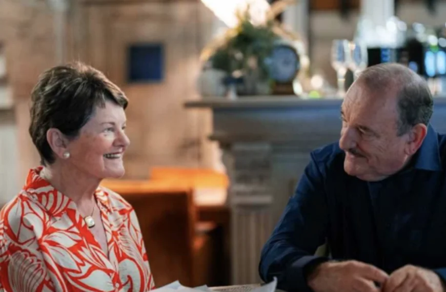 Hugo Sigal maakt zich grote zorgen over Janine Bischops: &acute;Ze moet onder de mensen blijven komen&acute;