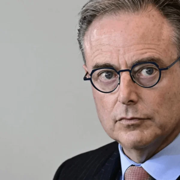 &ldquo;Een keiharde klap voor wie onze samenleving wil ondermijnen&rdquo; &ndash; Nieuwe wet van kracht: &ldquo;Belgische nationaliteit wordt AUTOMATISCH en ONMIDDELLIJK afgenomen&rdquo;