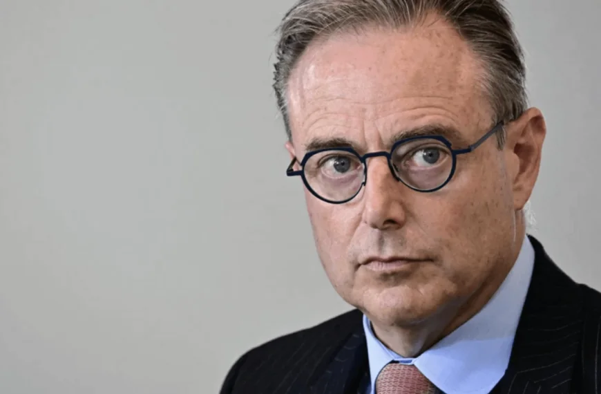 &ldquo;Een keiharde klap voor wie onze samenleving wil ondermijnen&rdquo; &ndash; Nieuwe wet van kracht: &ldquo;Belgische nationaliteit wordt AUTOMATISCH en ONMIDDELLIJK afgenomen&rdquo;