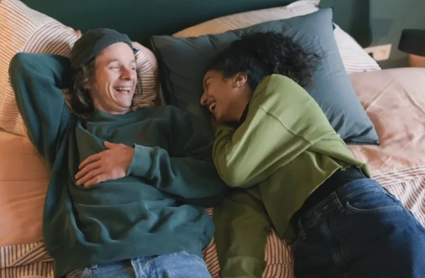 Eros en Soumaya uit ‘Huis Gemaakt’ nemen ingrijpende beslissing over Ashley en Emiel: “We doen dit bewust”