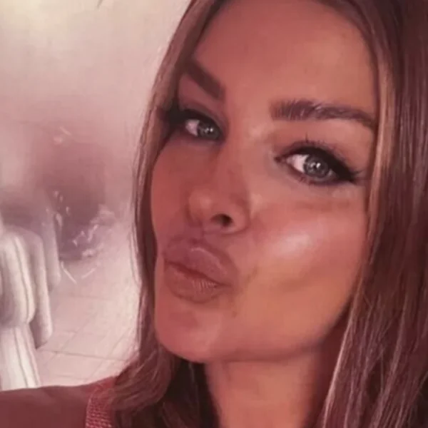 Miljuschka Witzenhausen heeft een iets t&eacute; onthullend sportpakje gekregen!