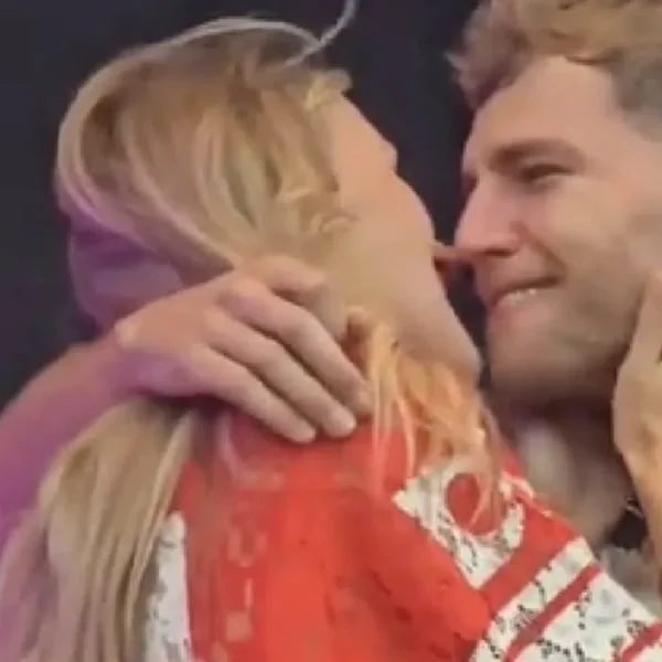 Freek zichtbaar aangedaan door verdrietig nieuws